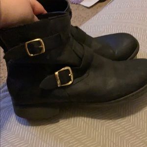 Cute black boots! Like new!